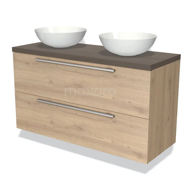 Holz Badezimmermöbel mit heller Eiche Oberflächenbehandlung, doppelten Aufsatzwaschbecken und modernen silbernen Haltegriffen für eine luxuriöse Ausstrahlung.