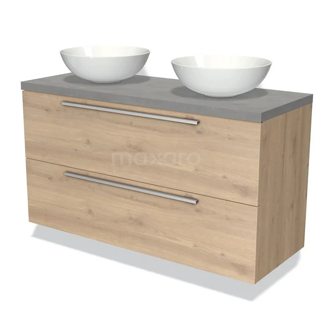 Hölzernes Badezimmermöbel mit grauer Platte, Doppelwaschbecken und metallischen Haltegriffen; modernes und funktionales Design.