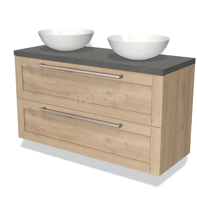 Hölzernes Badezimmermöbel mit grauer Platte, doppelten Aufsatzwaschbecken, Schubladen und schlichten Haltegriffen, ideal für ein modernes Badezimmer.