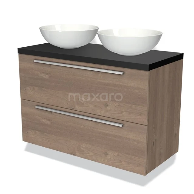 Houten badkamermeubel met twee witte waskommen, zwart tafelblad en moderne lades, ideaal voor een stijlvolle badkamer.