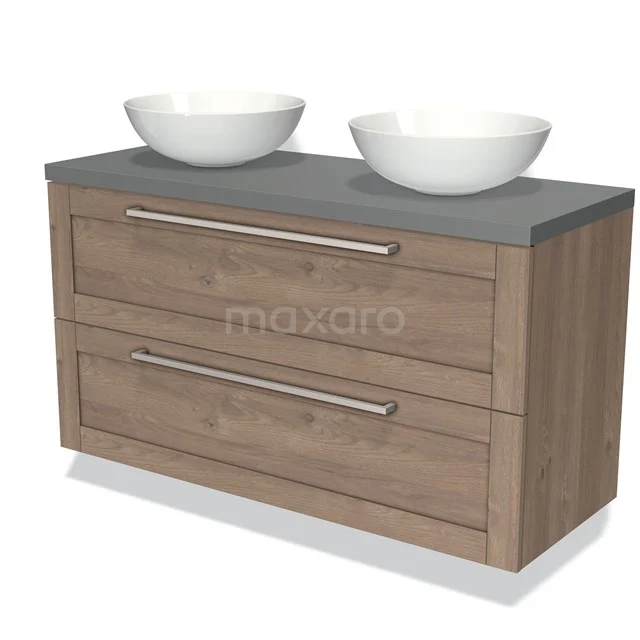 Houten badkamermeubel met dubbele wastafel, grijze bovenplaat en metalen handgrepen, ideaal voor moderne badkamers.