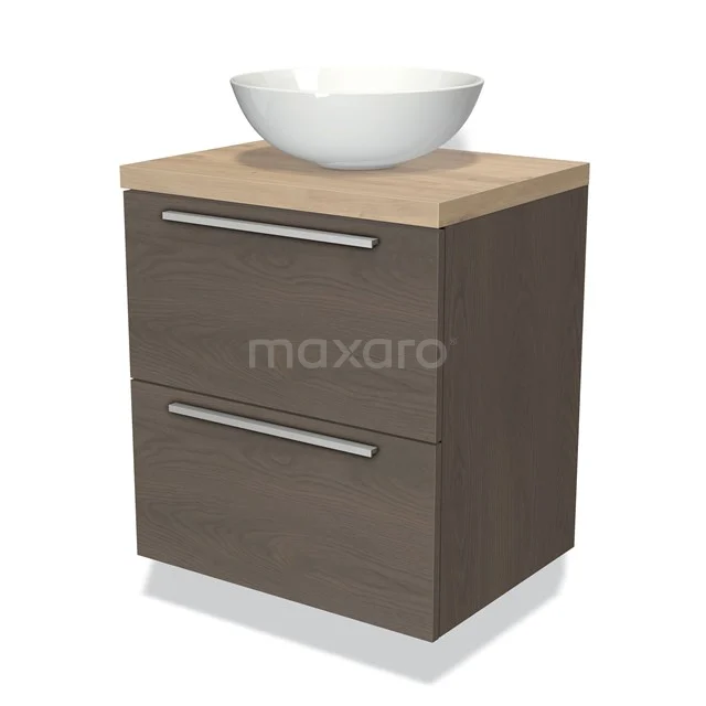 Houten badkamermeubel met een moderne waskom, donkerbruin eiken fineer en gladde laden met zilverkleurige handgrepen.
