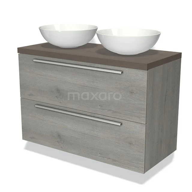 Grijs houten badkamermeubel met twee witte keramische waskommen en chromen handgrepen, modern design voor de badkamer.