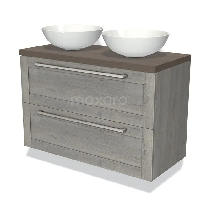 Grijze houten badkamermeubel met dubbele witte waskom, metalen grepen en donkerhouten blad. Modern en stijlvol design.