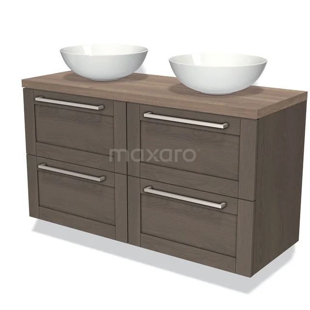 Houten badkamermeubel met twee witte waskommen, vier softclose lades en chroomkleurige handgrepen, eigentijdse stijl.