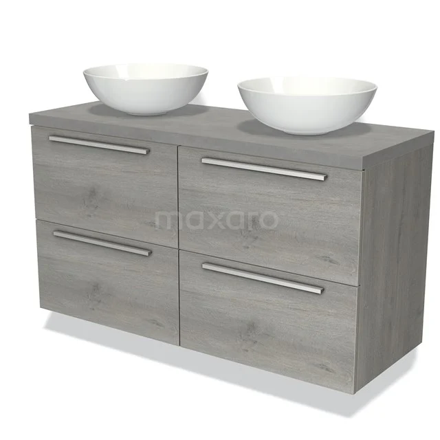 Houten badkamermeubel met grijs eikenlook, dubbele wastafel en metalen handgrepen; stijlvol en praktisch badkamerdesign.