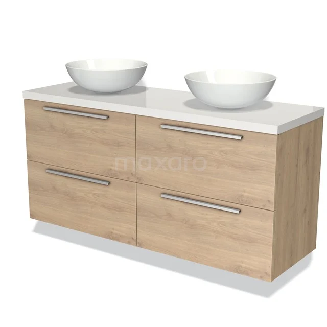 Houten badkamermeubel met dubbele witte waskommen, modern design, vier lades met metalen handgrepen.