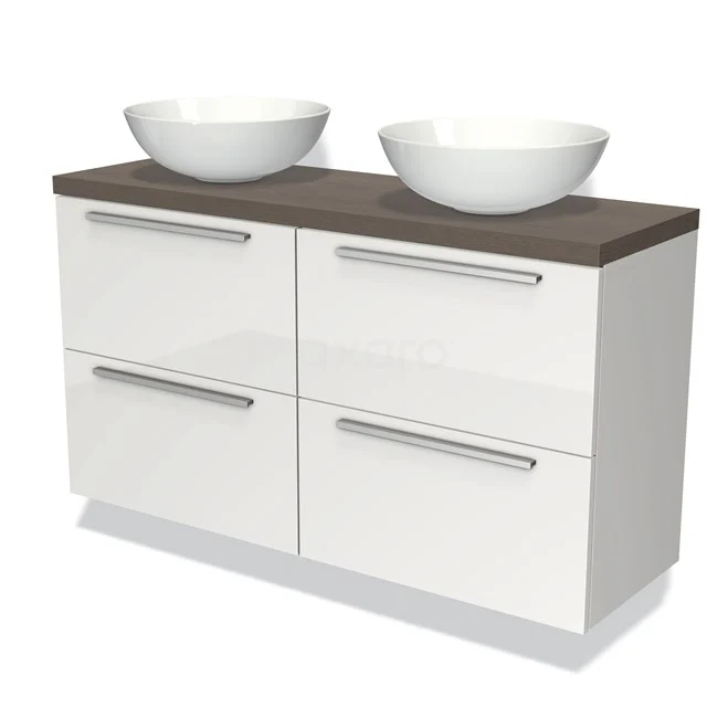 Wit badmeubel met dubbele waskommen, houtlook blad en metalen handgrepen; modern ontwerp voor stijlvolle badkamer inrichting.