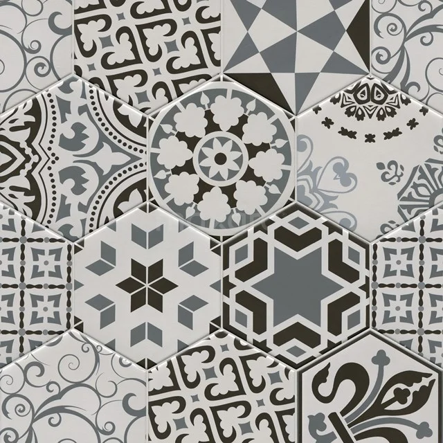 Dekorfliese Tasos Harmony 20x23cm Portugiesisch Mehrfarbig Sechseck 302-010101 Hexagonale Badezimmerfliesen in Schwarz-Weiß mit geometrischen und Vintage-Mustern, hergestellt aus Keramik.