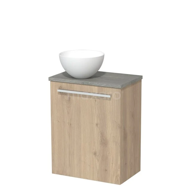 Houten badkamerkast met waskom, grijs blad en RVS handgreep, perfect als compacte opbergoplossing voor de badkamer.