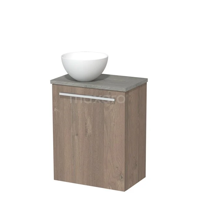 Houten badkamerkast met grijs blad en witte ronde wastafel, ideaal voor moderne badkamers met compacte opbergruimte.