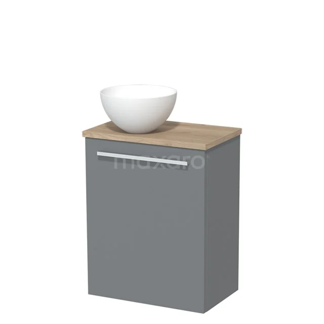 Grijze badkamermeubel met houten blad en witte waskom, compact ontwerp en moderne uitstraling.