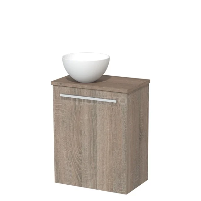 Houten badkamerkast met lade, moderne wastafel van wit keramiek, ideaal voor compacte ruimtes.