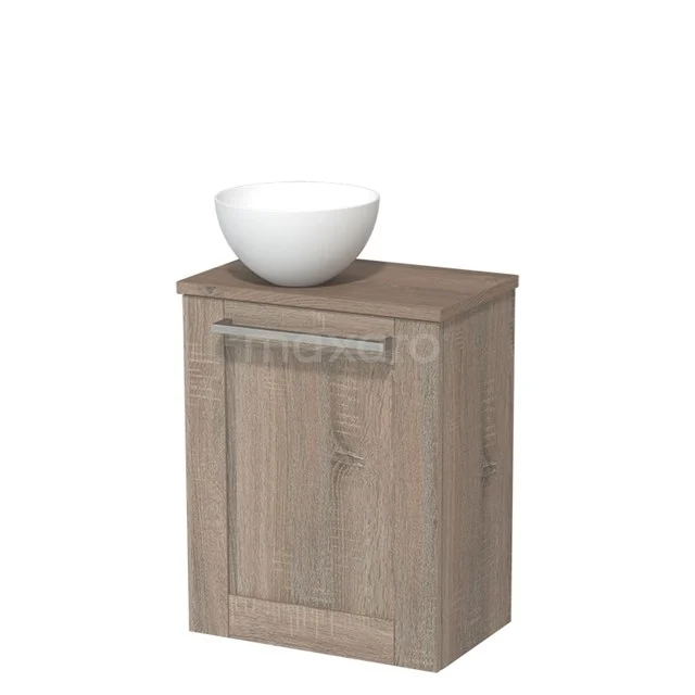 Houten badkamerkast met eikenlook en witte waskom, compact ontwerp ideaal voor kleine badkamers.
