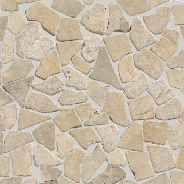 Beige Natursteinmosaik für Badezimmerwand, unregelmäßige Formen, matte Oberfläche, ideal für stilvolle und nachhaltige Einrichtung.