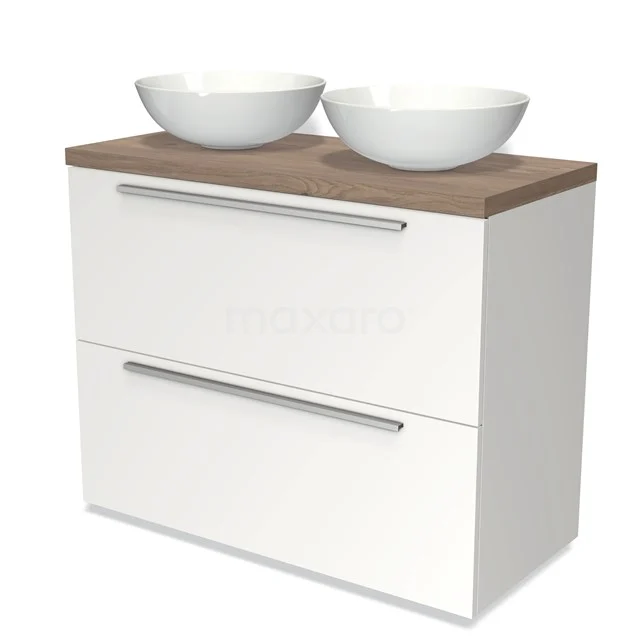 Weißes Badezimmermöbel mit zwei keramischen Waschbecken, Holzplatte und metallischen Haltegriffen; minimalistisches und modernes Design.