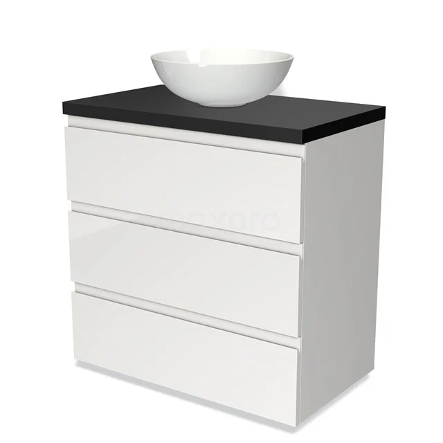 Weißes Badezimmermöbel mit schwarzer Platte und rundem keramischen Aufsatzwaschbecken, modernes Design, drei Schubladen für praktischen Stauraum.