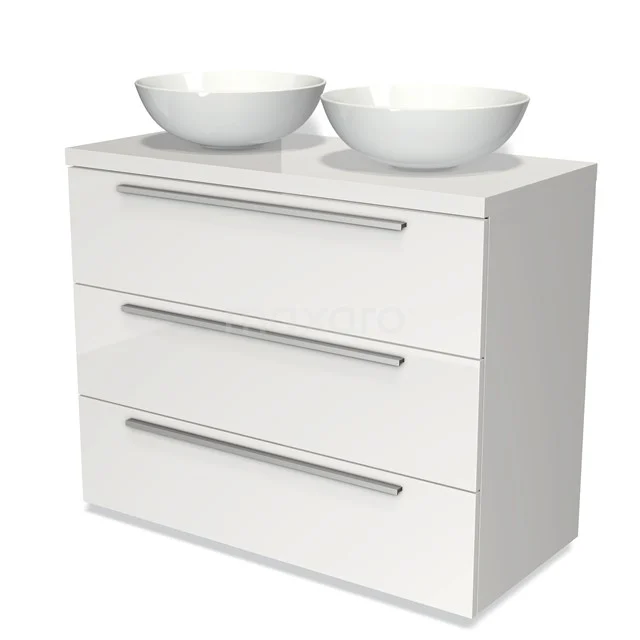 Weißes Badezimmermöbel mit zwei Waschbecken, moderne Kommode mit Metallgriffen, elegantes Design für zeitgemäße Bäder.