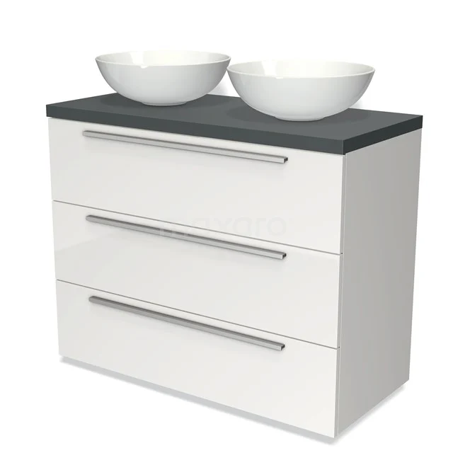 Weißes Badezimmermöbel mit drei Schubladen, schwarzer Platte und doppelten weißen Waschbecken, modernes Design und klare Verarbeitung.