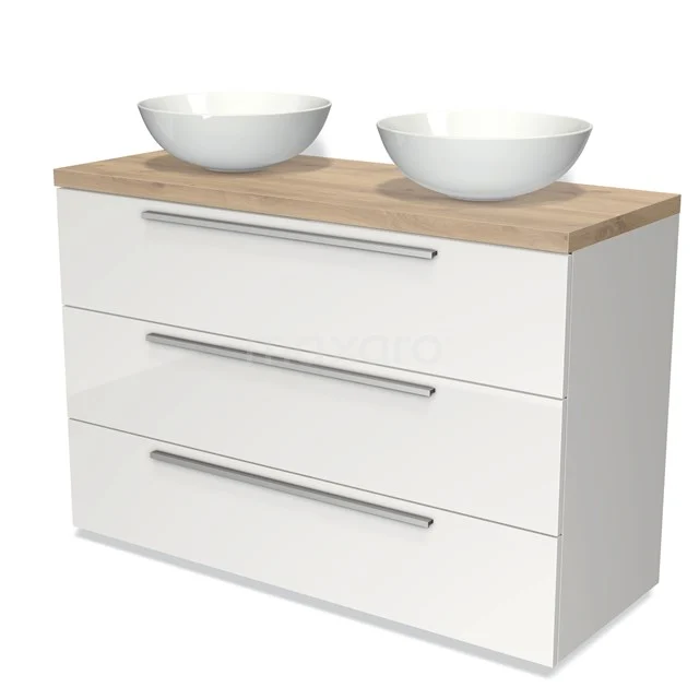 Wit badkamermeubel met houtlook blad, twee opzetwastafels en drie lades, moderne stijl en stevige metalen handgrepen.