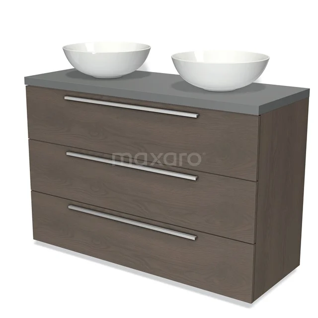 Bruine houten badkamerkast met drie lades, grijs blad en twee witte wastafel kommen, ideaal voor moderne badkamerinrichting.