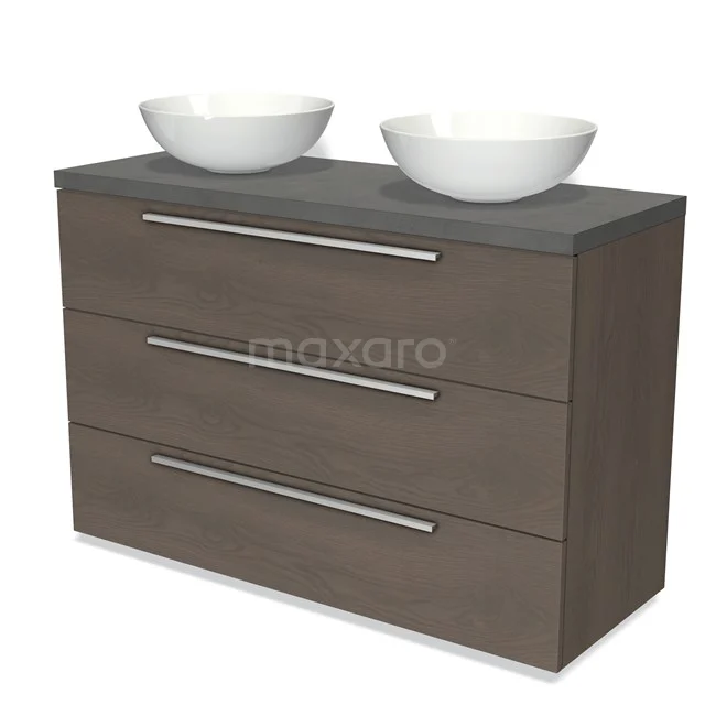 Braunes Holz-Badezimmermöbel mit anthrazitfarbener Platte, doppelten weißen Aufsatzwaschbecken und drei Schubladen mit silberfarbenen Griffen.