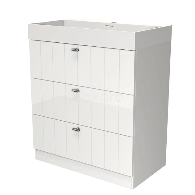 Weißer, hölzerner Badschrank mit drei Schubladen, vertikalen Rillen und silberfarbenen Haltegriffen, ideal für Badezimmerlagerung.