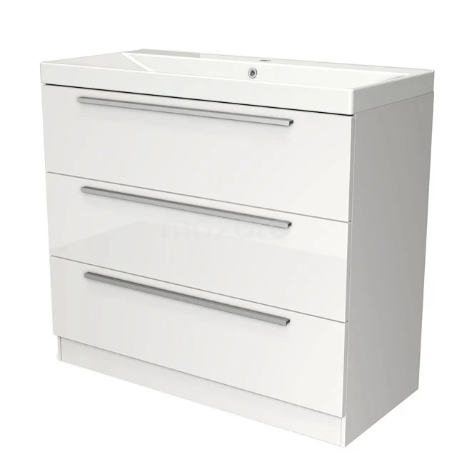 Witte badkamerkast met drie lades, verchroomde handgrepen en een wit keramisch wastafelblad; strak en modern ontwerp.