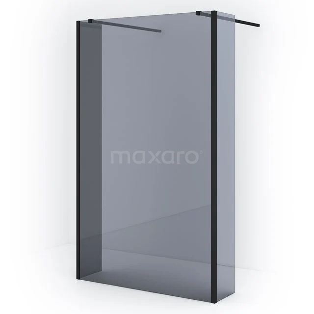 Schwarze begehbare Dusche mit mattem Glas und schmalem Aluminiumrahmen, ideal als moderne Badezimmerlösung.