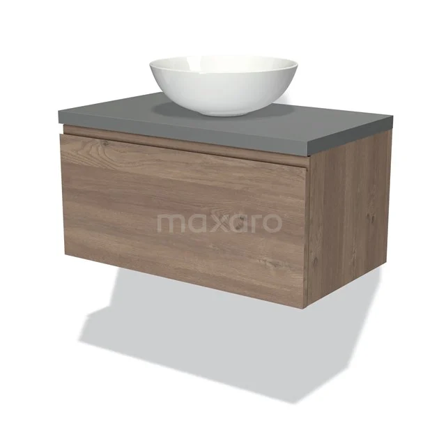 Holz-Badmöbel mit hängendem Design und grauer Platte, einschließlich weißem Aufsatzwaschbecken; stilvoll und platzsparend.