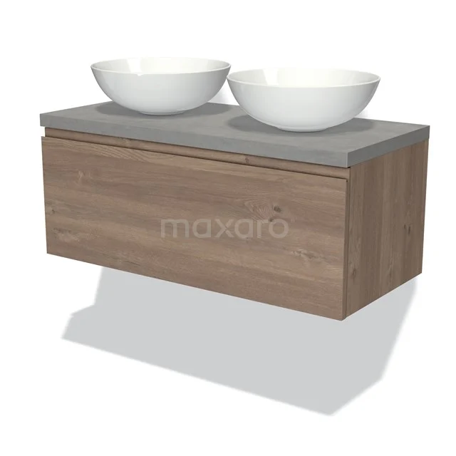 Houten badkamermeubel met twee witte opzetwaskommen, betonlook wastafelblad, modern design.