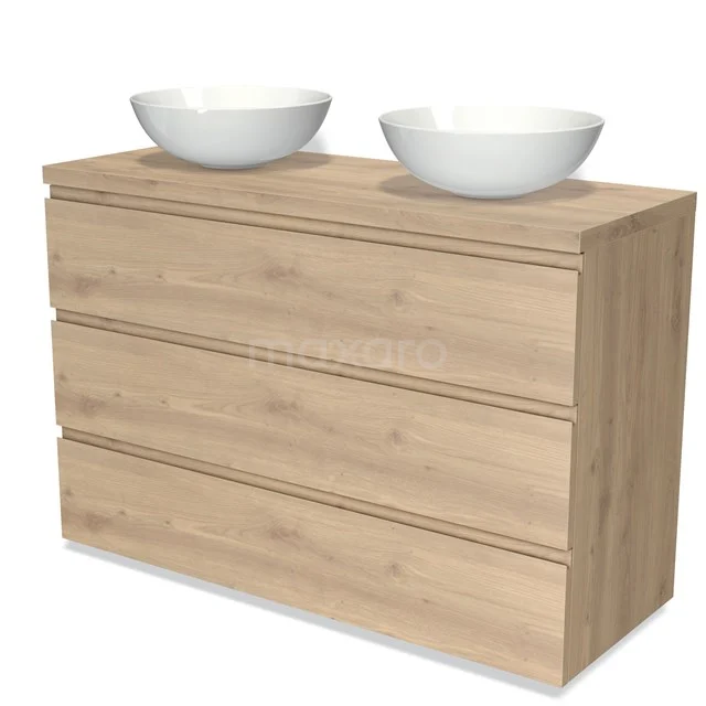 Holz-Badmöbel mit heller Eiche-Oberfläche, doppelte weiße Waschbecken und drei geräumige Schubladen für Stauraum.