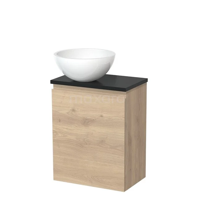 Houten badkamermeubel met zwart blad en witte keramische waskom, strak design voor moderne badkamers.