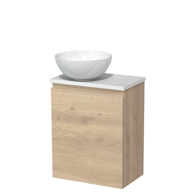 Houten badkamerkast met witte waskom, modern design, natuurhout look en compact formaat, ideaal voor kleine badkamers.