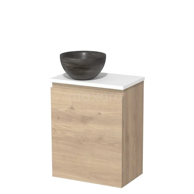 Houten badkamermeubel met een witte wastafel en een zwarte waskom, modern design uit teakfineer-serie.