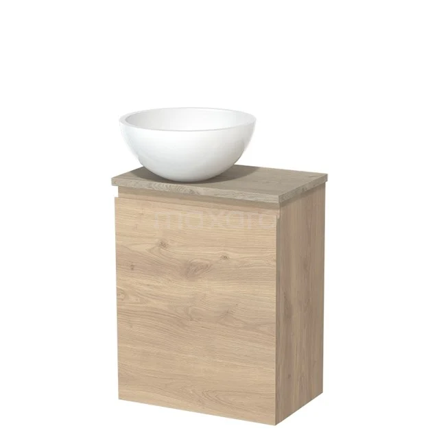 Houten badkamermeubel met beige eikenlook, bovenblad en witte waskom; compact design voor moderne badkamer inrichting.