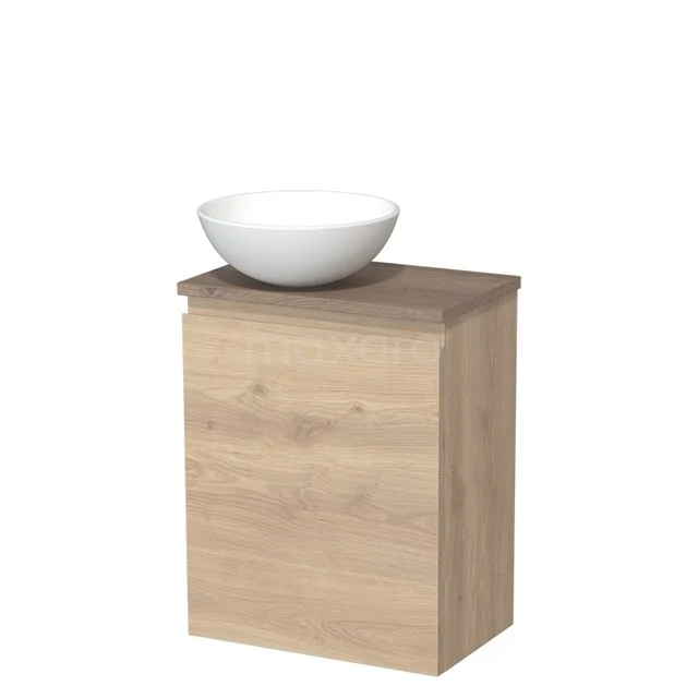 Eichenholz Badmöbel mit weißem Aufsatzwaschbecken, kompaktes Design, perfekt für eine moderne Badezimmergestaltung.