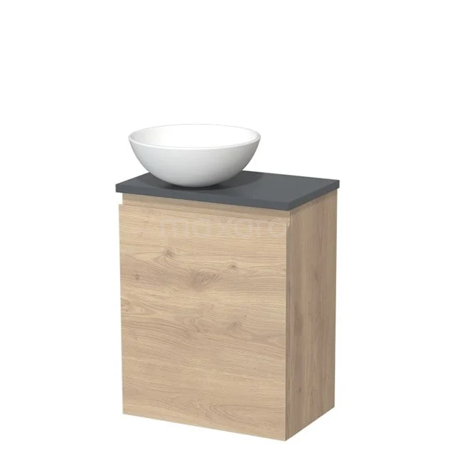 Hölzernes Badezimmermöbel mit grauer Platte und weißer Waschbecken; kompaktes Design, ideal für moderne Bäder.