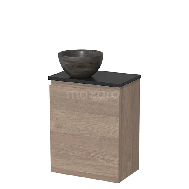 Houten badkamermeubel met natuurstenen waskom, compact design en zwart bovenblad voor een moderne badkamerstijl.