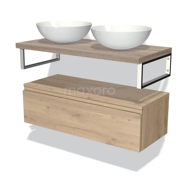 Houten badkamermeubel met lade, dubbele witte waskommen en metalen accenten, ideaal voor moderne badkamers.