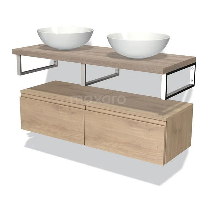 Houten badkamermeubel met twee witte waskommen, stalen steunen en onderkast; modern design voor functionele badkamers.