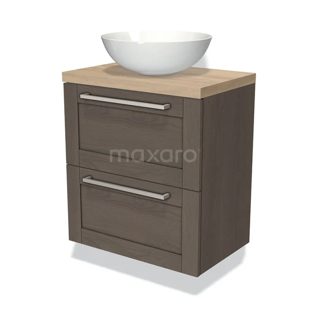 Houten badkamermeubel met twee lades, keramische wastafel en een Scandinavisch design, ideaal voor compacte badkamers.
