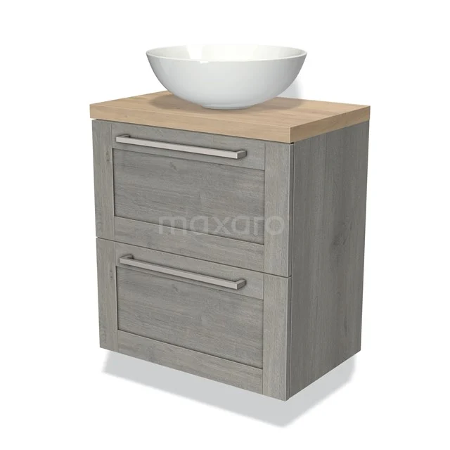 Moderne houten badkamermeubel met grijze ladefronten, eikenhouten blad en witte komvormige wastafel.