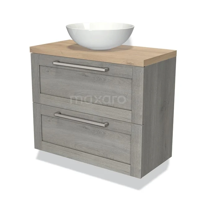 Grijze houten badkamermeubel met twee lades, houten blad en witte waskom. Modern ontwerp voor functionele badkamerruimte.