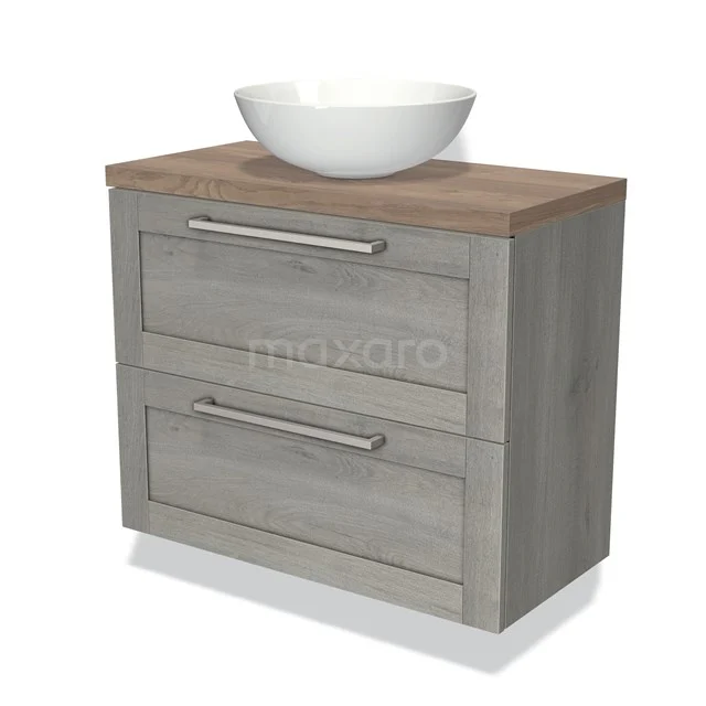 Grijze houten badkamermeubel met 2 lades, een witte opzetwaskom en metalen handgrepen, ideaal voor een stijlvolle badkamer.