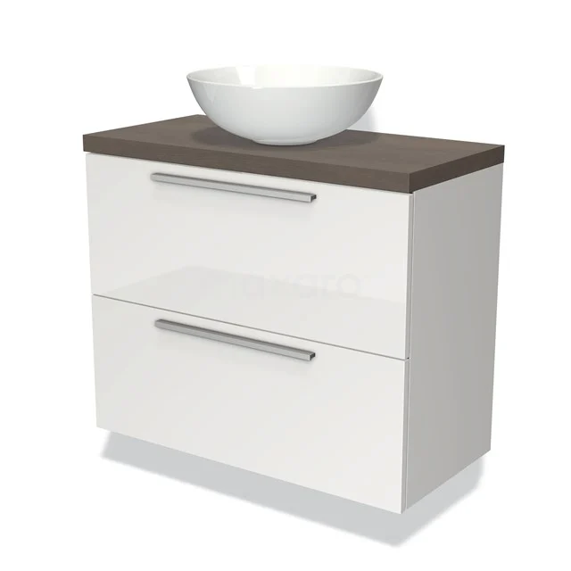 Weißes Badezimmermöbel mit Holzplatte und keramischem Aufsatzwaschbecken, moderne Ausstrahlung mit zwei breiten Schubladen und metallischen Haltegriffen.