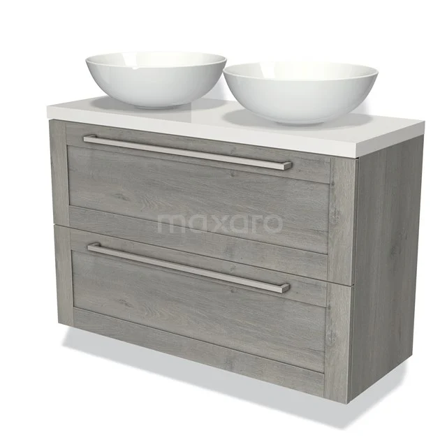 Houten badkamermeubel grijs met twee witte opzetwaskommen, modern design en metalen handgrepen.