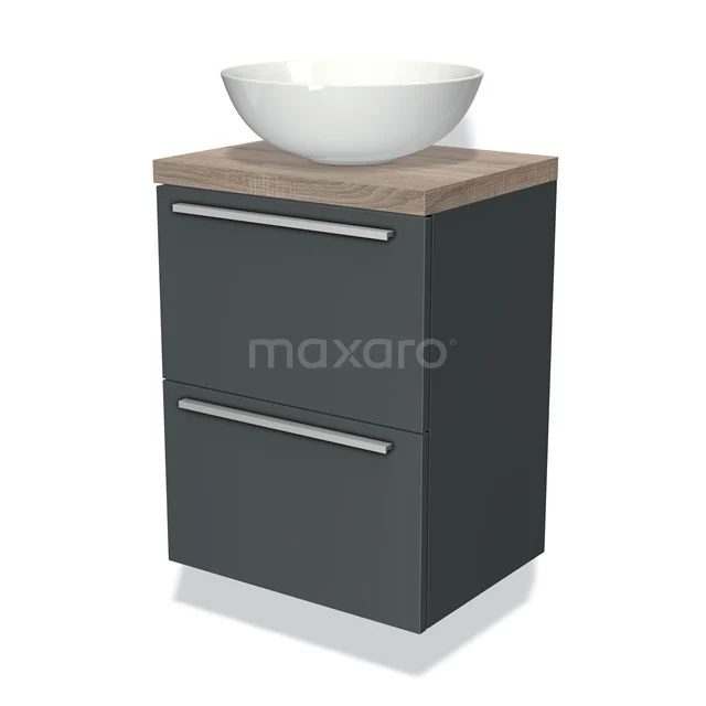 Donkergrijze badkamermeubelset met houtlook blad, witte opzetwaskom en strakke metalen handgrepen.