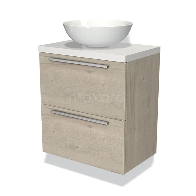 Houten wastafelmeubel met twee lades en een witte keramische waskom, ideaal voor een moderne badkamer inrichting.