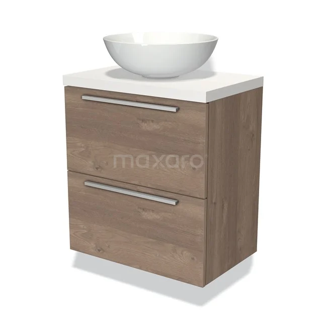 Houten badkamermeubel met witte waskom, twee lades en metalen grepen, ideaal voor een moderne badkamerstijl.